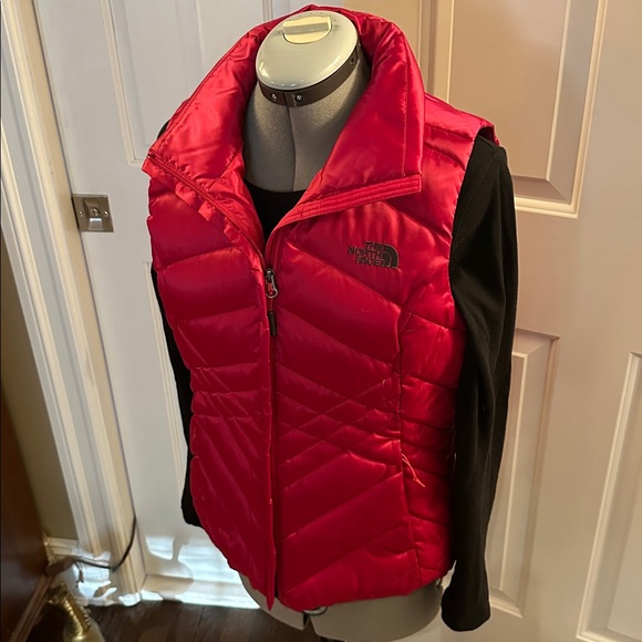 The North Face Down Filled Aconcagua 550 Puffer Vest Fuchsia Pink S NWOT - Picture 7 of 10